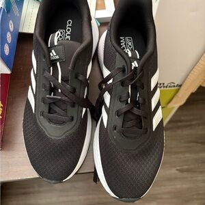Adidas
Cloudfoam Comfort
women Black and White Athletic Running Shoes